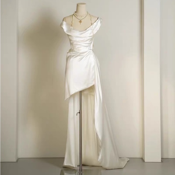 Petite off shoulder high-low hem dress white elegant
satin bridal wedding - Picture 3 of 4